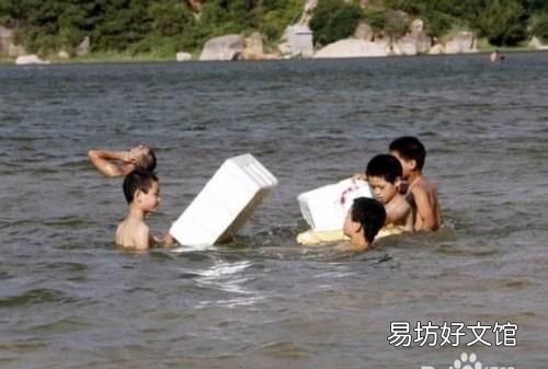 掉进水里不会游泳怎么办