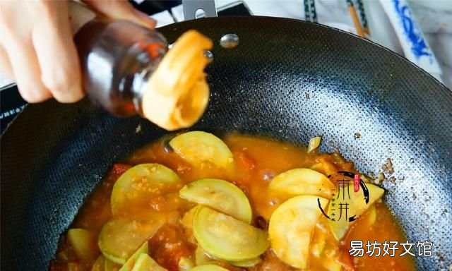 岁月流转，四季轮回，立秋当天吃西瓜，是传统的“咬秋”习俗