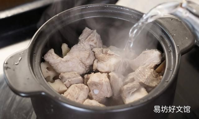 岁月流转，四季轮回，立秋当天吃西瓜，是传统的“咬秋”习俗