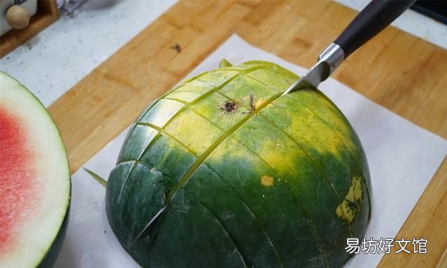 岁月流转，四季轮回，立秋当天吃西瓜，是传统的“咬秋”习俗