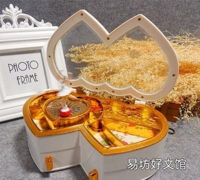 女生节礼物,罗曼林:3月7号女生节将至,这4种类型的礼物,最受女生欢迎