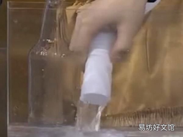 鱼缸里的水怎么抽出来,鱼缸里的水怎么放出来?