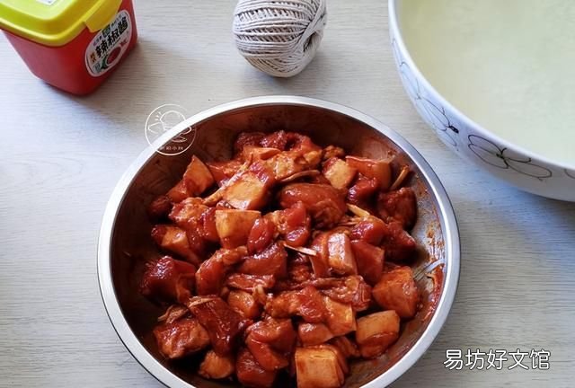 鲜肉粽子这么做,鲜香软糯油润不腻,农村老婆婆的详细做法教给您