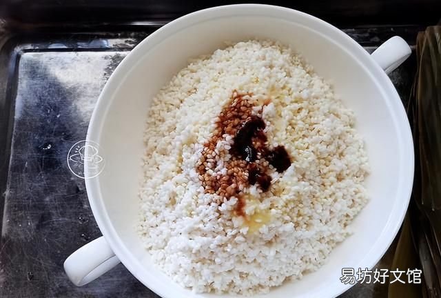 鲜肉粽子这么做,鲜香软糯油润不腻,农村老婆婆的详细做法教给您