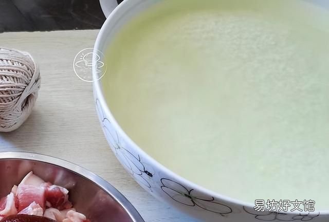鲜肉粽子这么做,鲜香软糯油润不腻,农村老婆婆的详细做法教给您