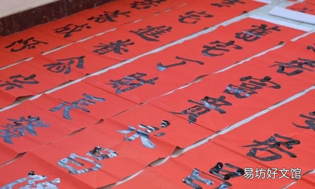 春联上联贴左边还是右边