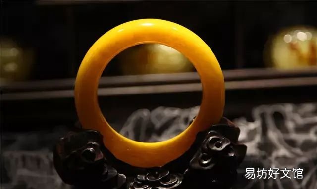 你知道这块琥珀是怎样形成的吗？