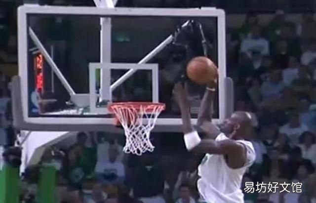 篮板上沿,照片不会骗人!NBA有多少人能摸篮板上沿?拉塞尔亲口承认摸到