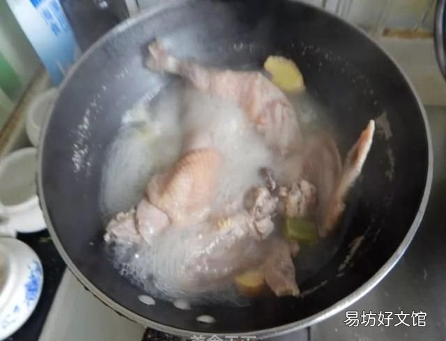 口水鸡：香喷喷的鸡肉