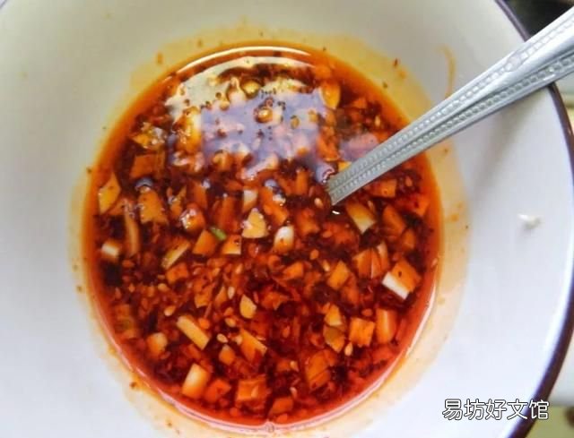 口水鸡：香喷喷的鸡肉
