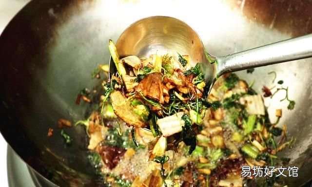 饭店辣椒油为什么那么香?原来诀窍恁简单,炸出来又香又辣还不糊