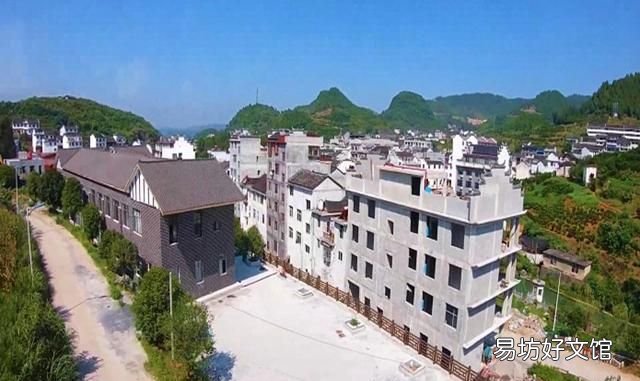 凤凰古城因为风景秀丽,所以有许多历史悠久的名胜古迹