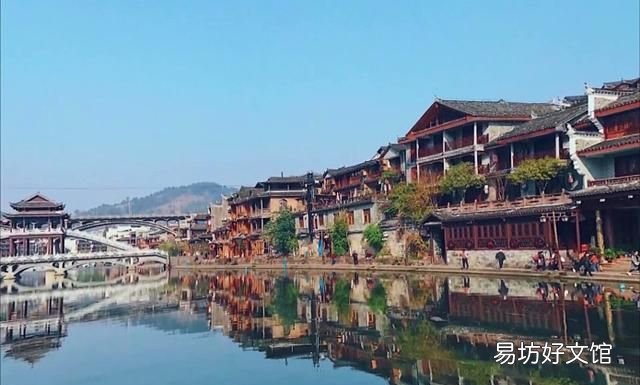 凤凰古城因为风景秀丽,所以有许多历史悠久的名胜古迹