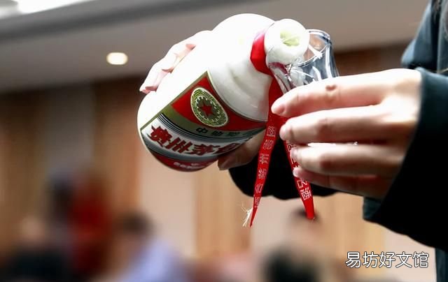 伏特加是什么酒,同为烈性白酒,为什么伏特加可以畅销全球,我国白酒却不行?