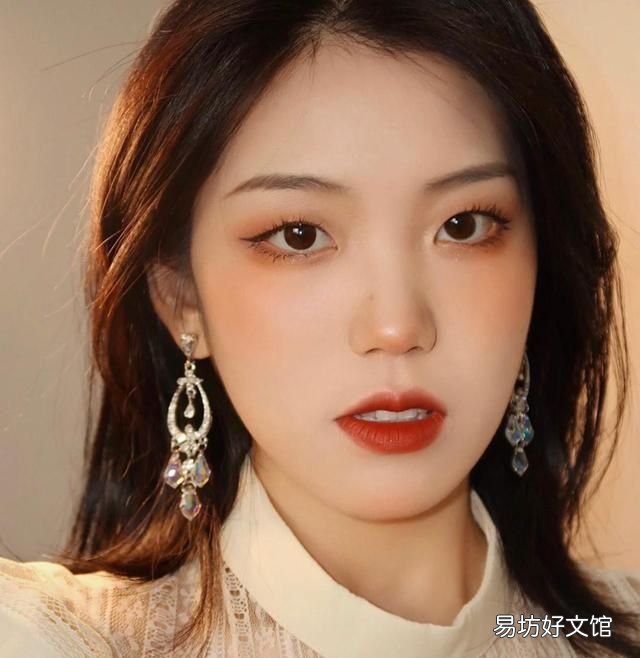 单眼皮的女生应该怎样画眼妆?