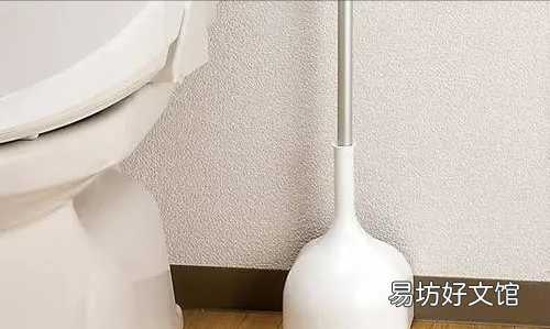 抽水马桶堵塞，上厕所马桶堵了，师傅亲授抽水马桶堵塞疏通窍门，远离“爆缸”
