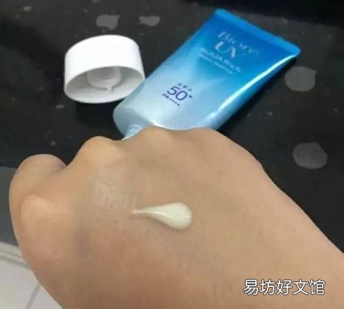 “隔离霜”和“防晒霜”哪个先涂?搞清楚这1步,不然脸油还暗沉