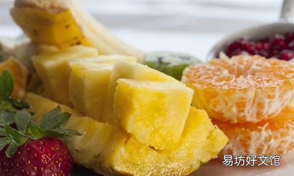 菠萝含有维生素A、B族维生素、维C和维D很丰富