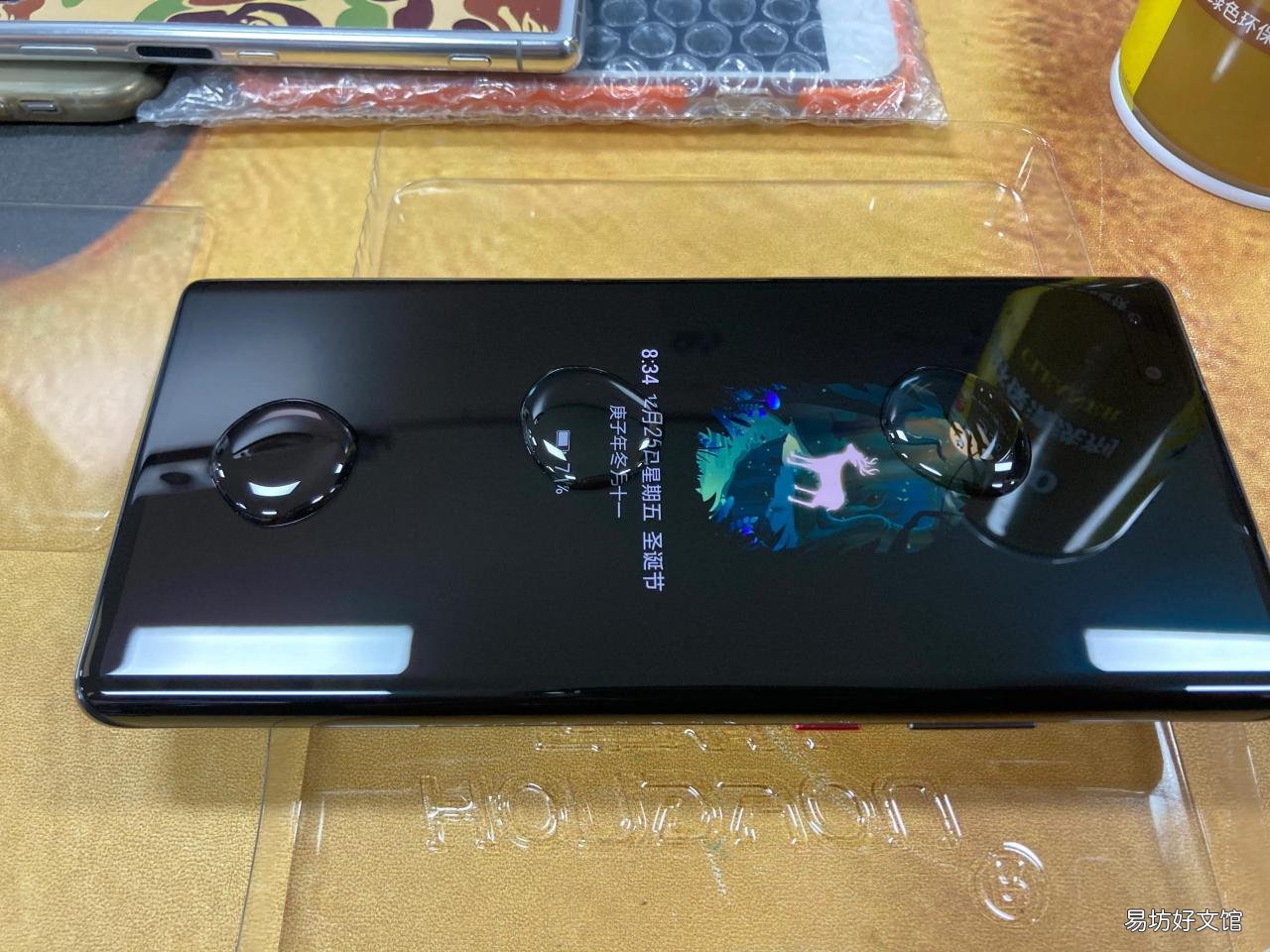 图解曲面屏贴膜全部过程 手机曲面屏钢化膜怎么贴