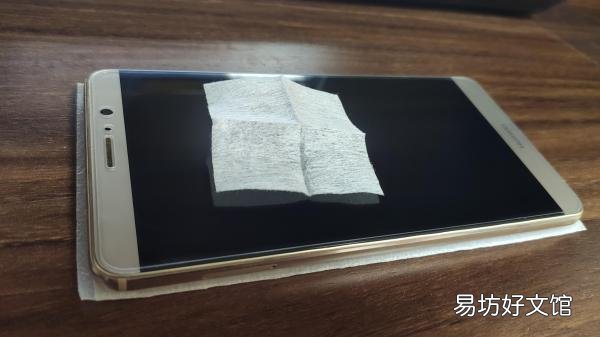 掌握贴膜时应注意的技巧和方法 如何贴膜才能避免气泡和边角起粘