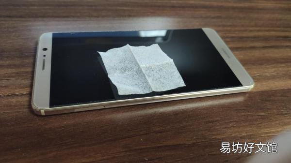 掌握贴膜时应注意的技巧和方法 如何贴膜才能避免气泡和边角起粘
