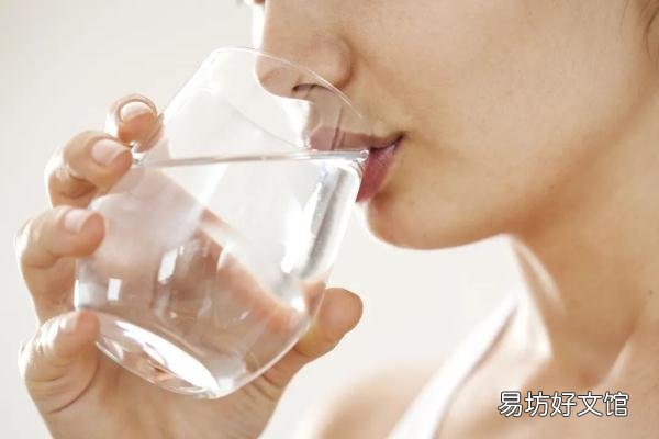 一文教你每天正确喝水的方法 一天8杯水的最佳时间表