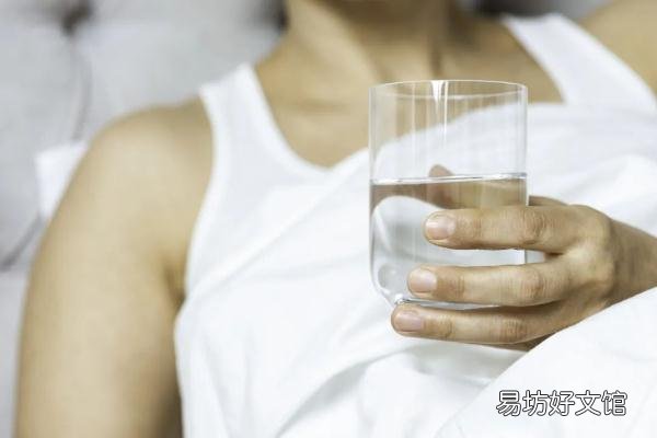 一文教你每天正确喝水的方法 一天8杯水的最佳时间表
