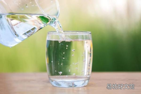 一文教你每天正确喝水的方法 一天8杯水的最佳时间表
