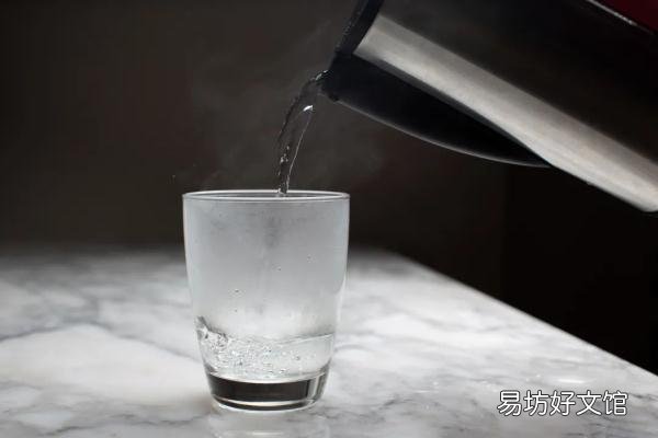 一文教你每天正确喝水的方法 一天8杯水的最佳时间表