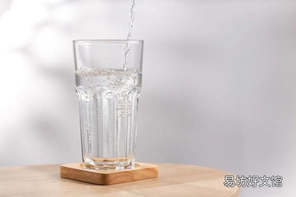 一文教你每天正确喝水的方法 一天8杯水的最佳时间表