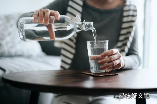一文教你每天正确喝水的方法 一天8杯水的最佳时间表