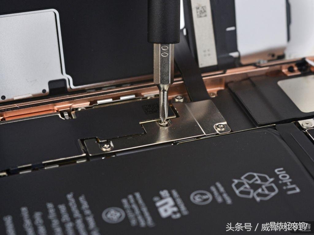 图解iPhone8拆解全过程 苹果8拆机图解超详细