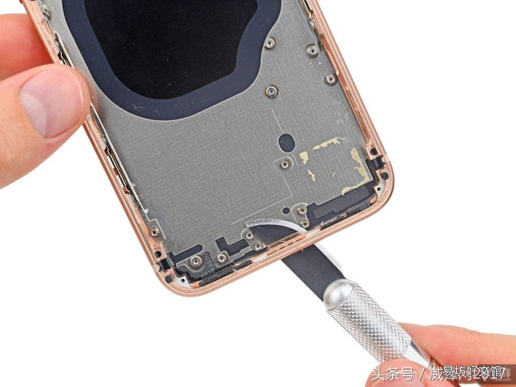 图解iPhone8拆解全过程 苹果8拆机图解超详细