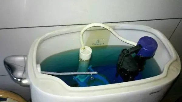 清除马桶污垢的10个小妙招 马桶污垢结石怎么去除