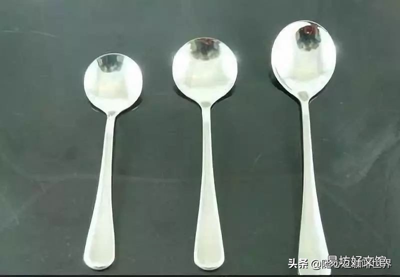 西餐刀叉汤匙的正确使用方法 牛排刀叉的正确拿法左右手