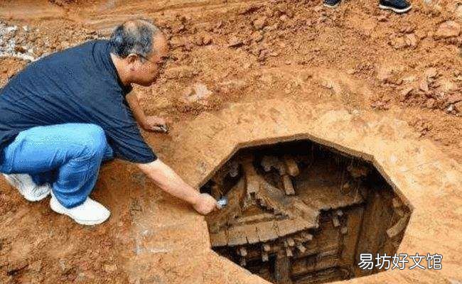 张飞古尸出土时样子 张飞出土后的死尸照片