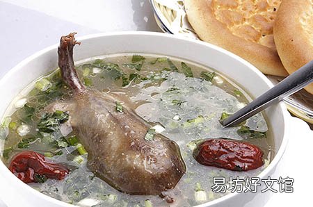 为了怀孕，女模特为什么脱下了丁字裤？