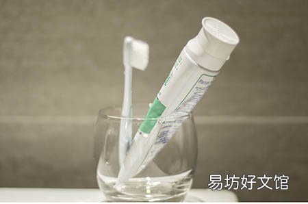 为了怀孕，女模特为什么脱下了丁字裤？