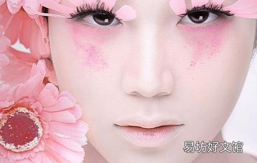 干燥脱皮肌如何卸妆?4个洁面美肌技巧