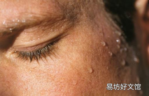 一觉醒来身上都是汗 调节环境温度与湿度缓解夜汗