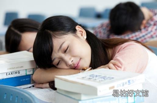 一觉醒来身上都是汗 调节环境温度与湿度缓解夜汗