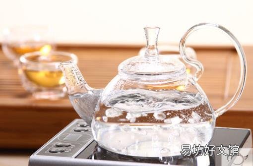 不喝过夜水,白开水要沸腾三分钟,烧水杜绝重复煮沸