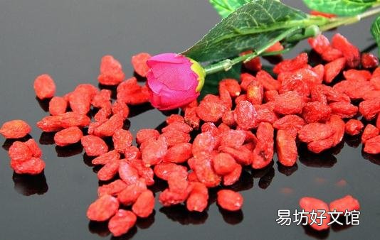 枸杞子泡水能补肾-枸杞泡水喝多少合适?