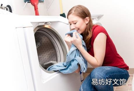 淋雨后怎么办?被雨淋后快洗澡,衣服消毒分开洗