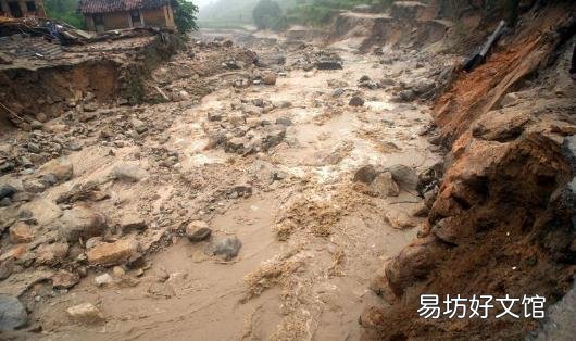 泥石流爆发后正确的逃生方法