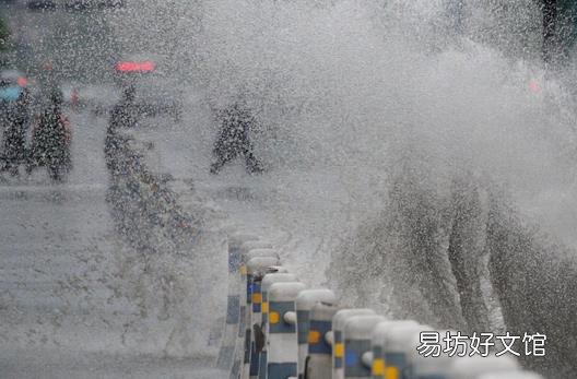 暴雨内涝行人如何保人身安全?下雨天注意事项