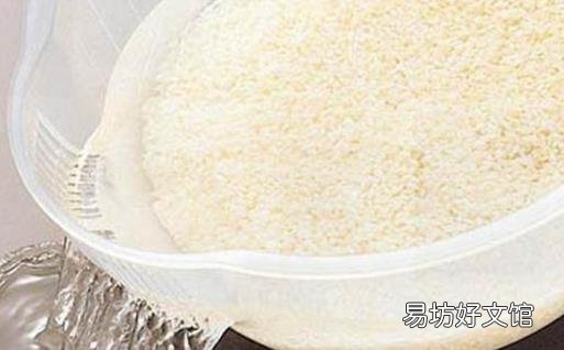 淘米水不但可以是天然去污剂 还能祛油润肤哦