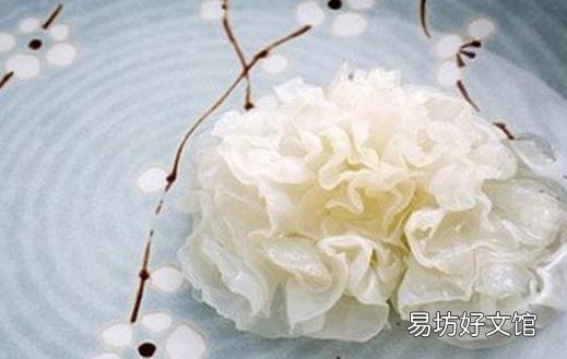 银耳营养价值高 春季止咳润肺可吃它