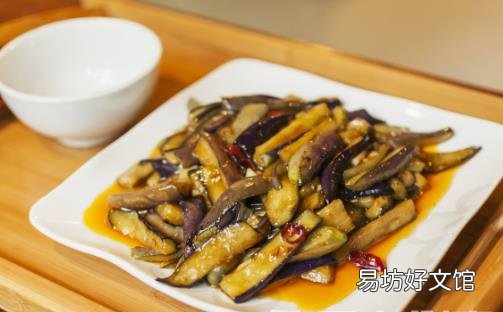 夏季吃茄子清热解暑平稳血压 但大量生吃茄子易中毒