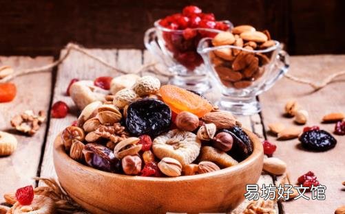多吃坚果谷物能够预防脱发 不用尼龙梳子减缓脱发
